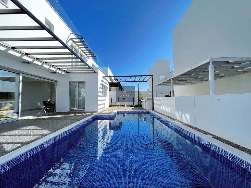 Property photo 2 of 36