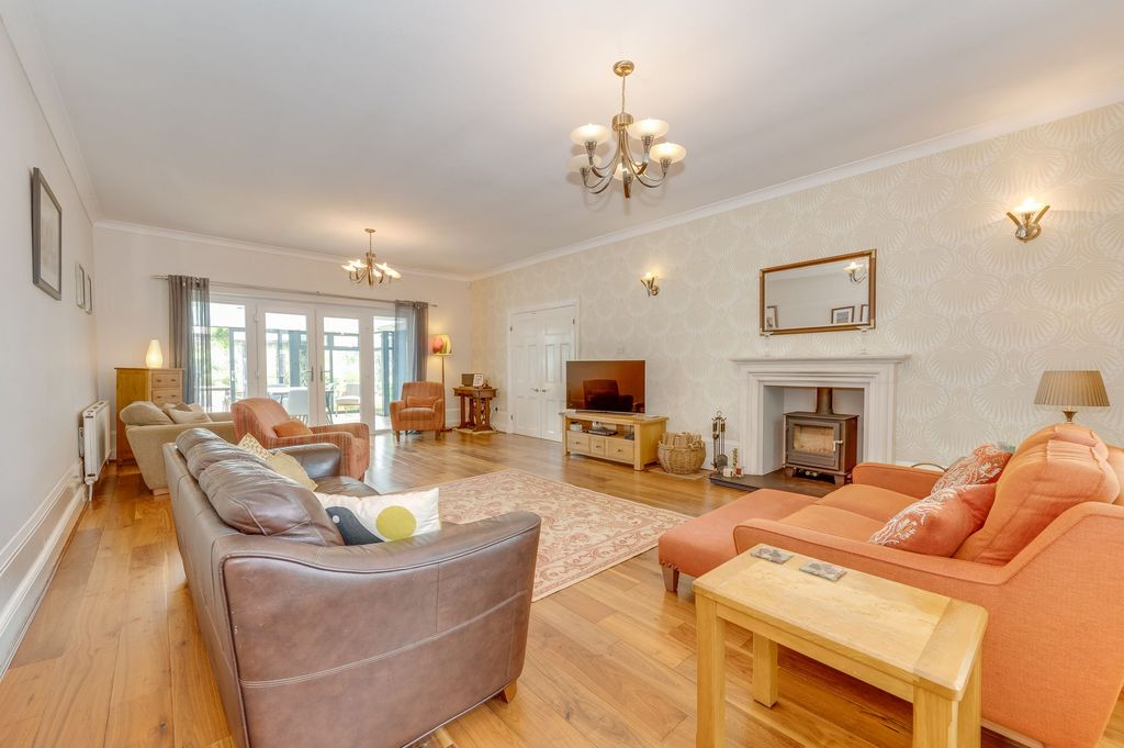 Property photo 2 of 39