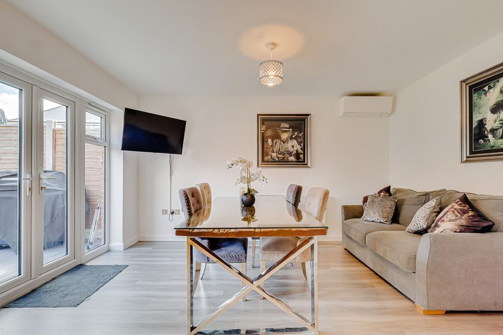 Property photo 2 of 26