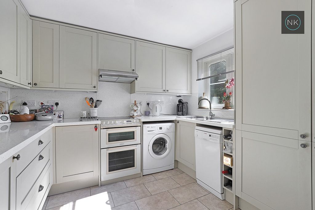 Property photo 3 of 23 4124856