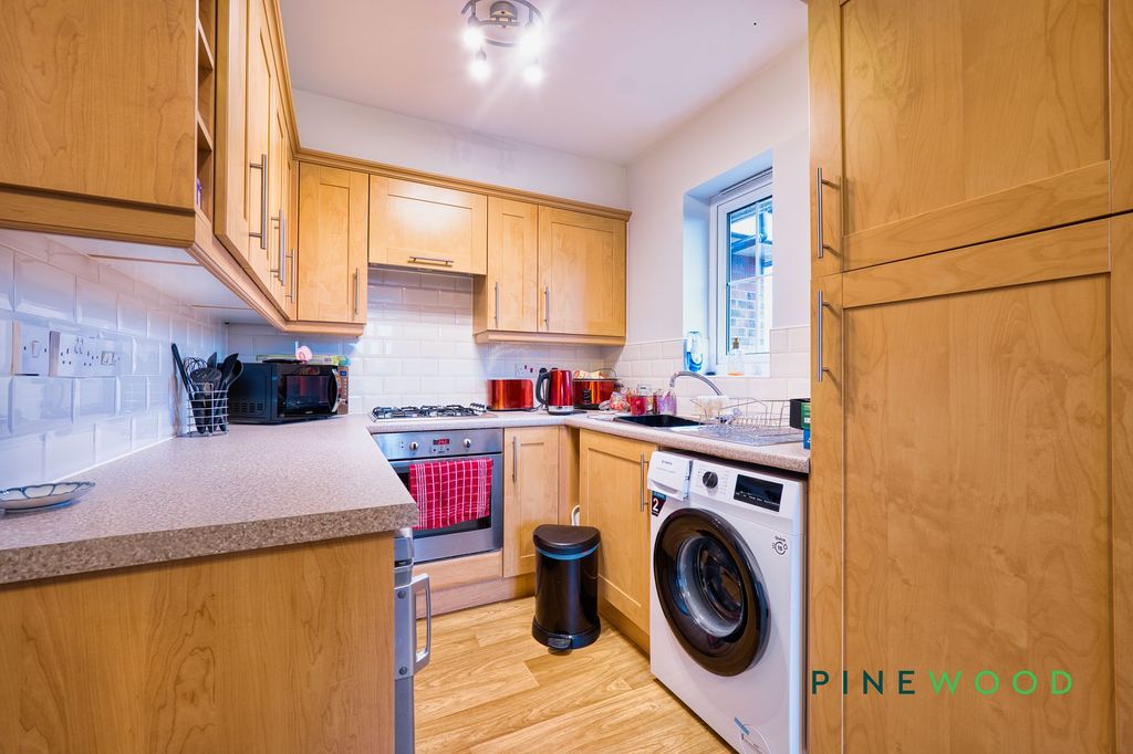 Property photo 3 of 10 Kitchen