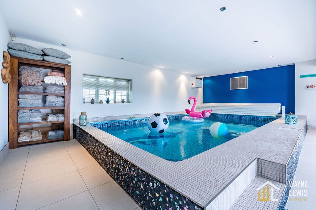 Property photo 1 of 84