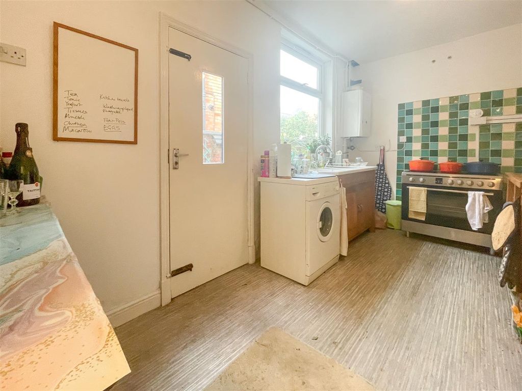 Property photo 3 of 33 Dining / Kitchen