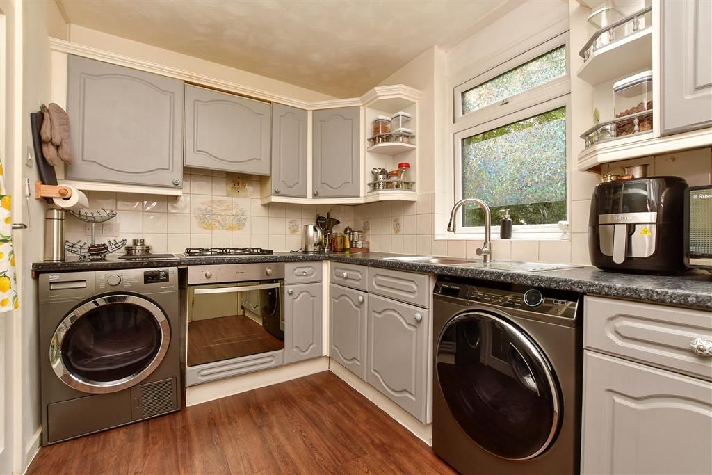 Property photo 3 of 8 Kitchen
