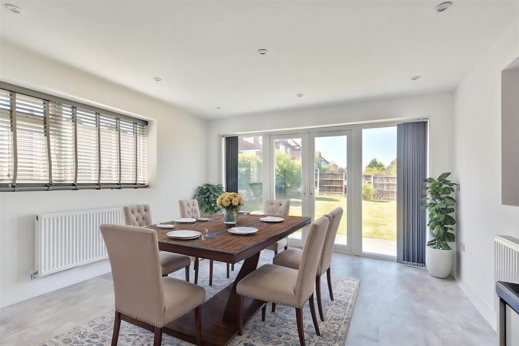 Property photo 3 of 17 Kitchen: Dining (Vf).Jpeg