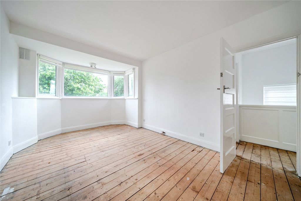 Property photo 2 of 25 Picture No. 12