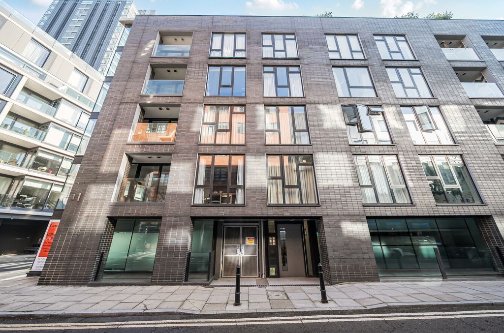 Property photo 1 of 17 1358338-1-68Da470...