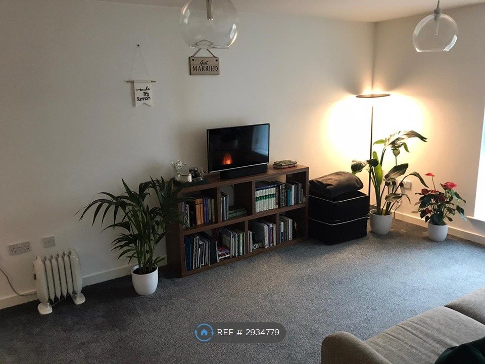 Property photo 2 of 17 Living Room Pic 1