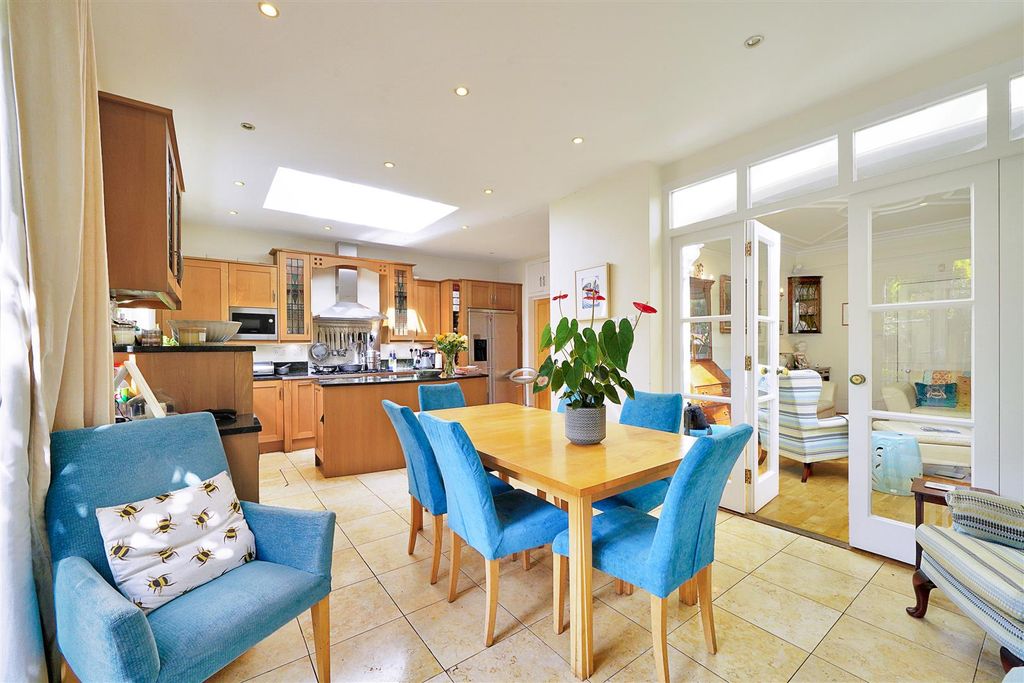 Property photo 3 of 20 Dungarvan Avenue