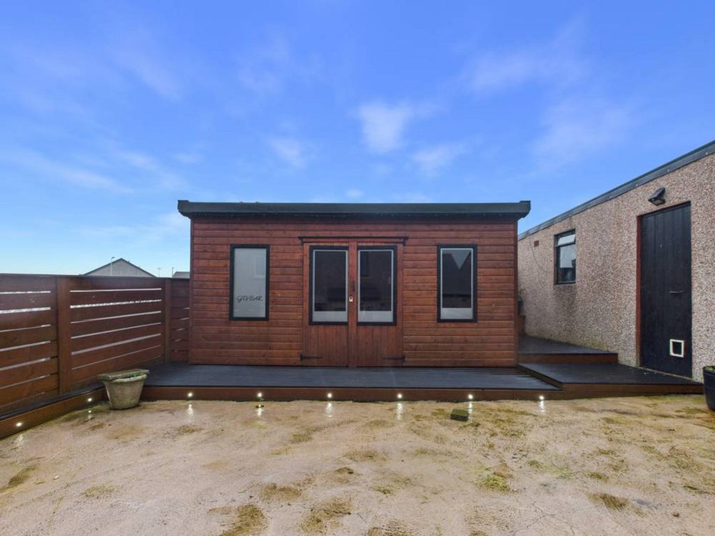 Property photo 2 of 31