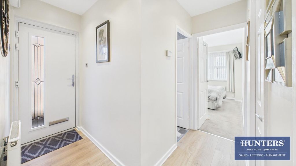 Property photo 2 of 14 Hallway