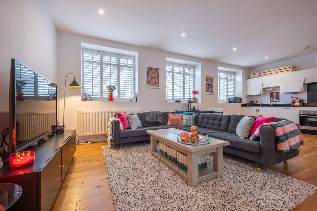 Property photo 3 of 18