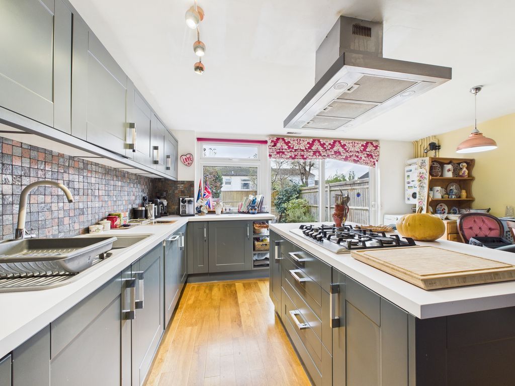 Property photo 3 of 12 Cam04018G0-Pr0392-Still003