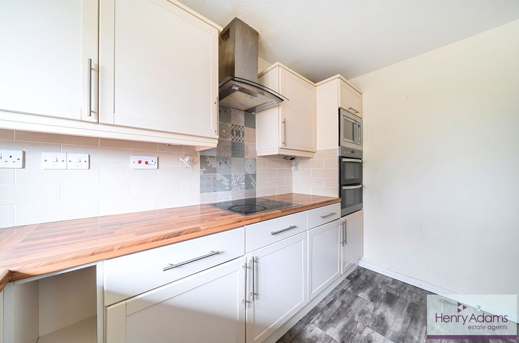 Additional image 5 of 2 bed flat for saleLongmead, Liss GU33