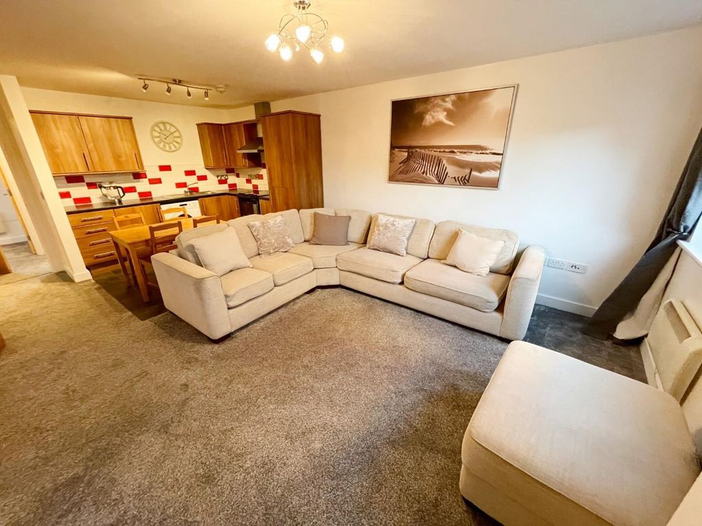 Property photo 2 of 13 Lounge / Kitchen