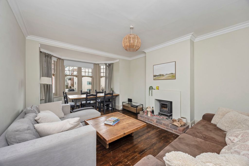 Property photo 3 of 19