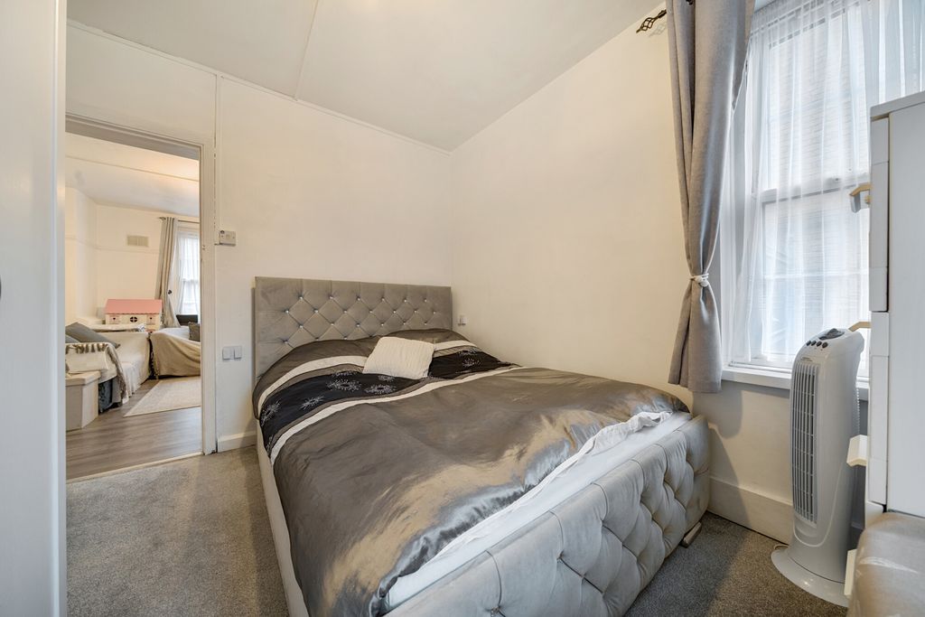 Property photo 3 of 17 Bedroom