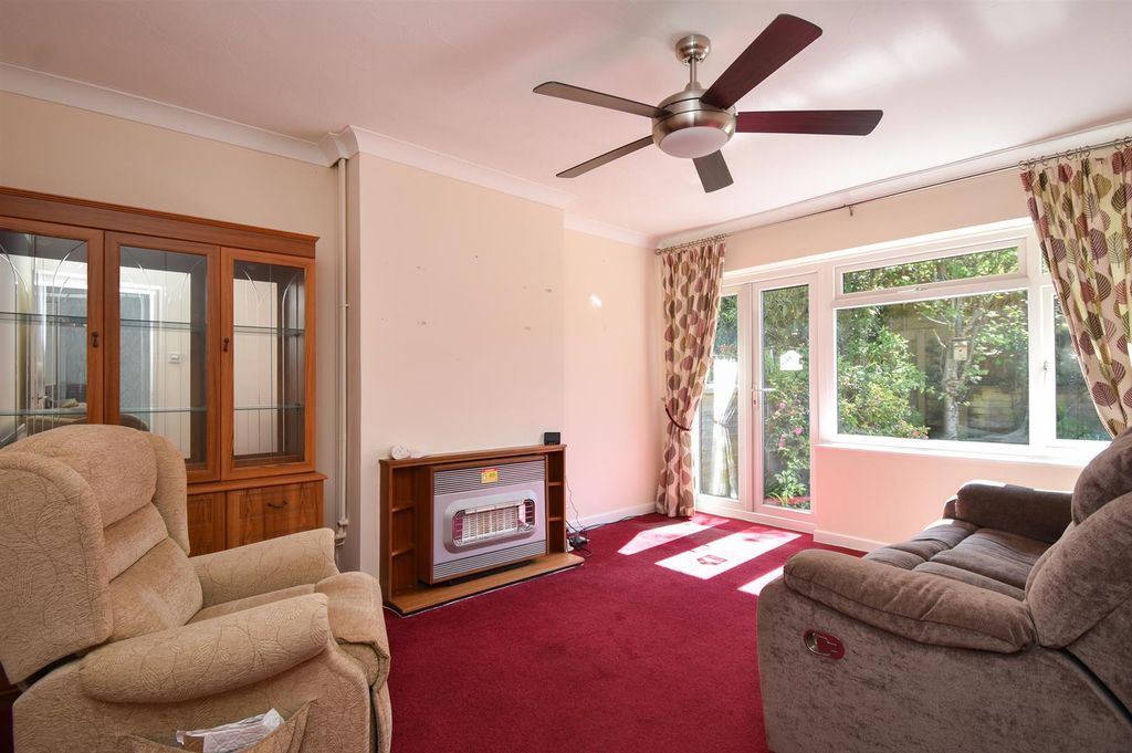 Property photo 2 of 16 Living Room