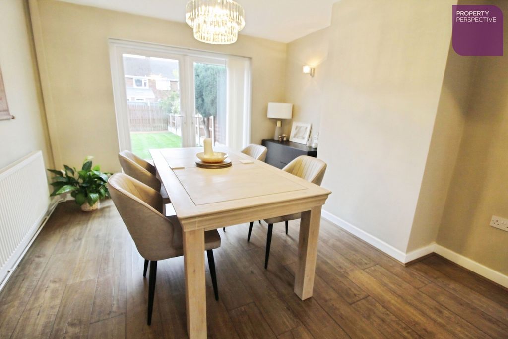 Property photo 3 of 10 Dining Room