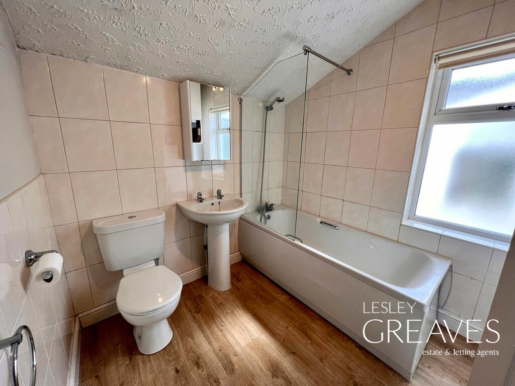 Property photo 3 of 8 Bathroom