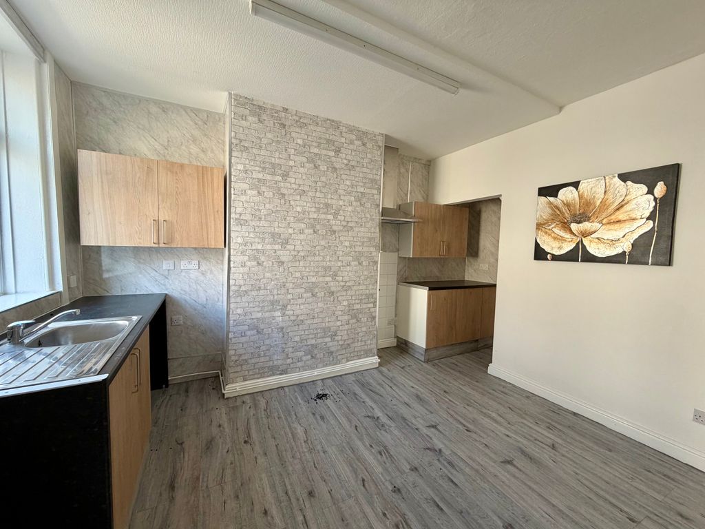 Property photo 1 of 3