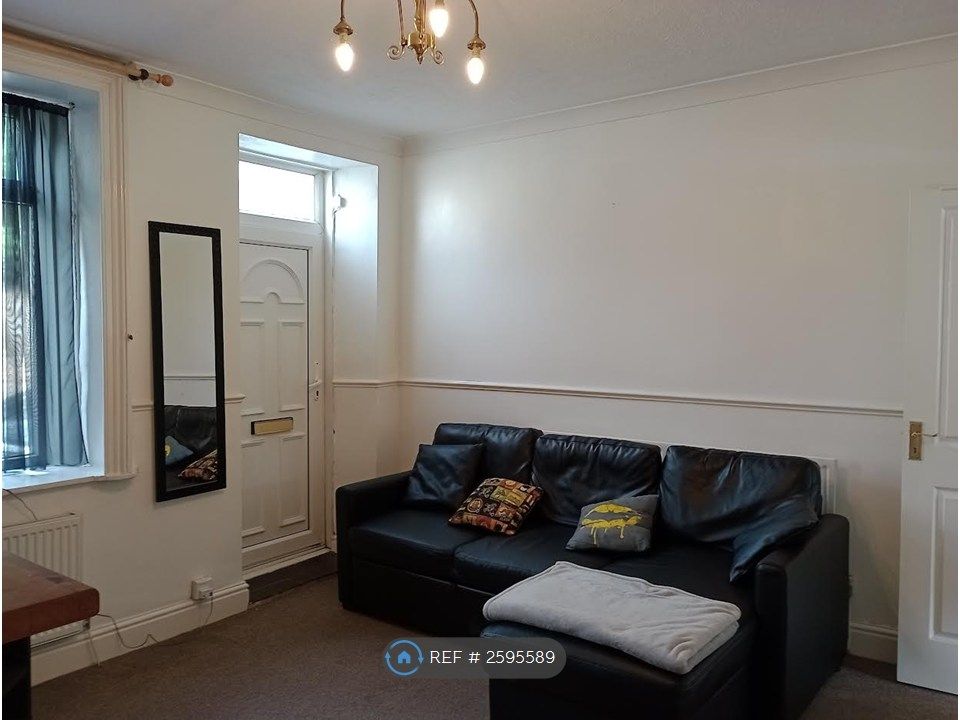 Property photo 3 of 14 Lounge