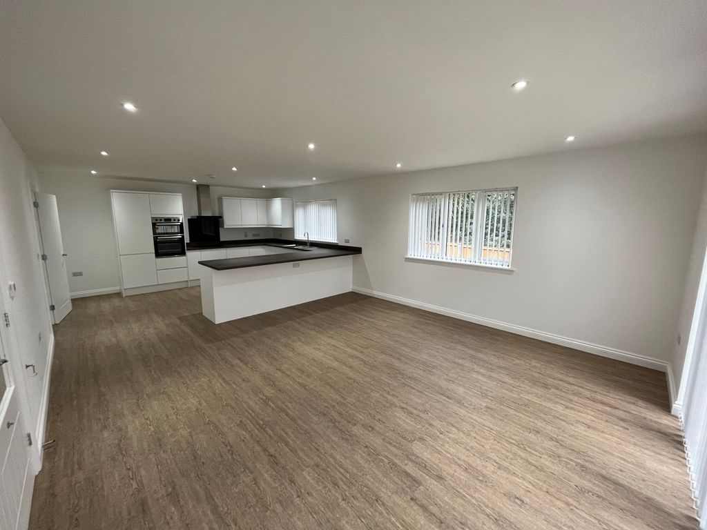 Property photo 2 of 17 Image