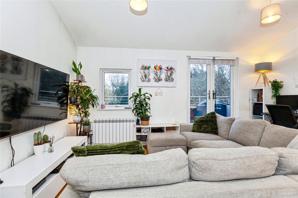 Property photo 3 of 11 Living Room