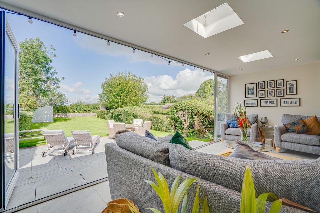 Property photo 2 of 31 Dsc03365Hdr.Jpg