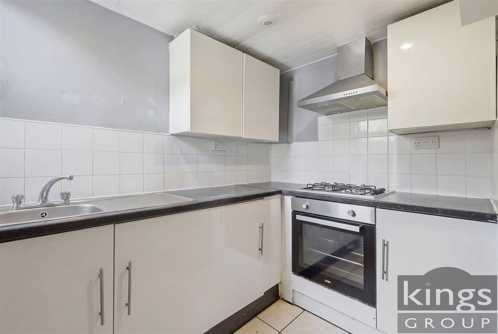 Property photo 3 of 17 Kitchen