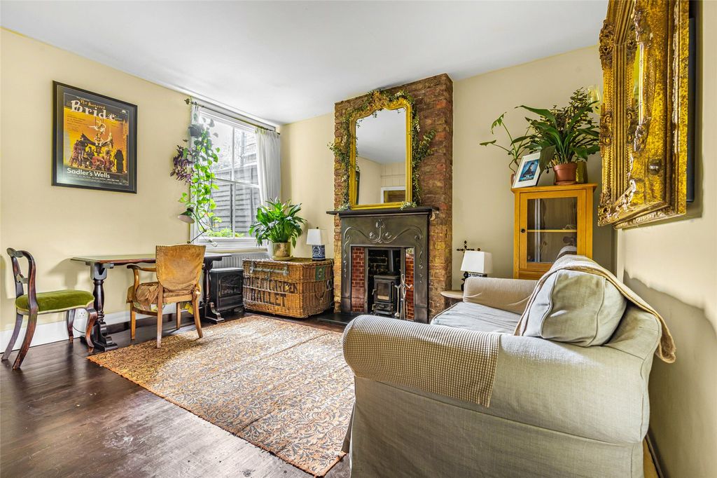 Property photo 3 of 19 Picture No. 02