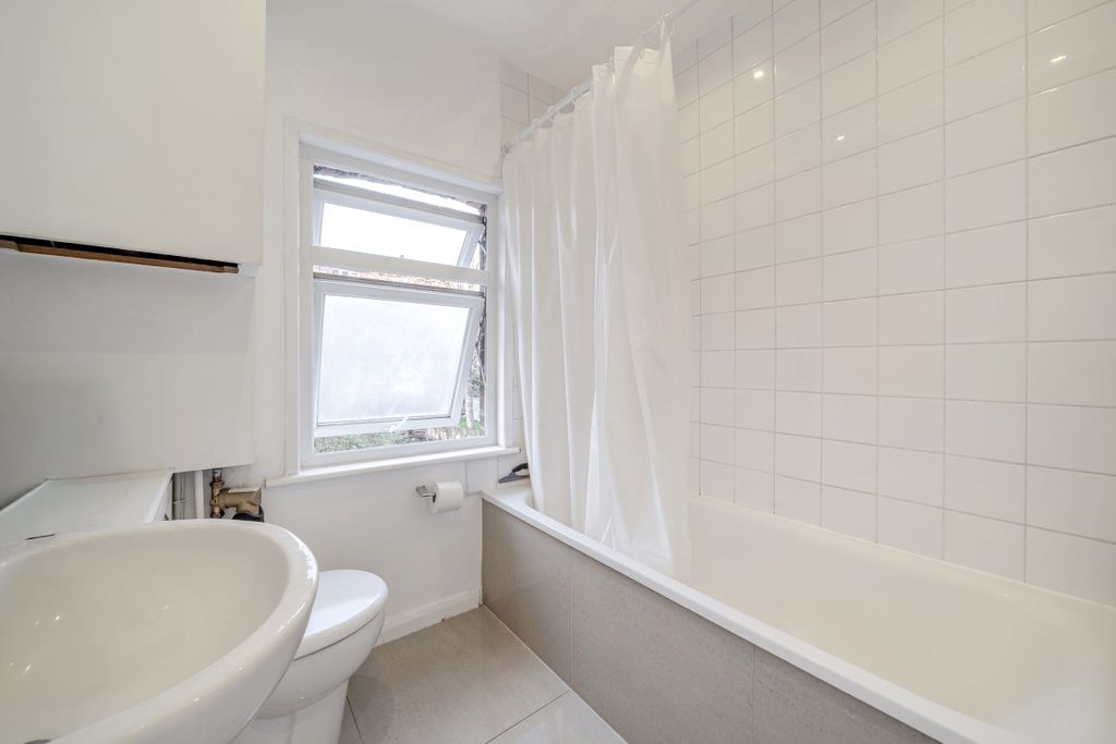 Property photo 3 of 7 1405660-12-697A3A...