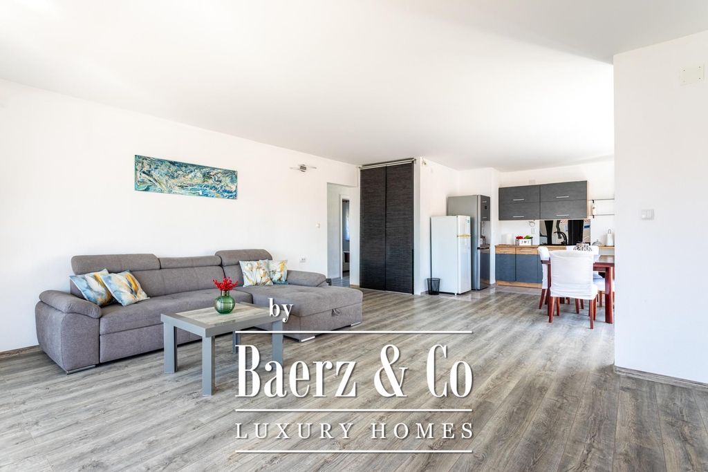 Property photo 3 of 35