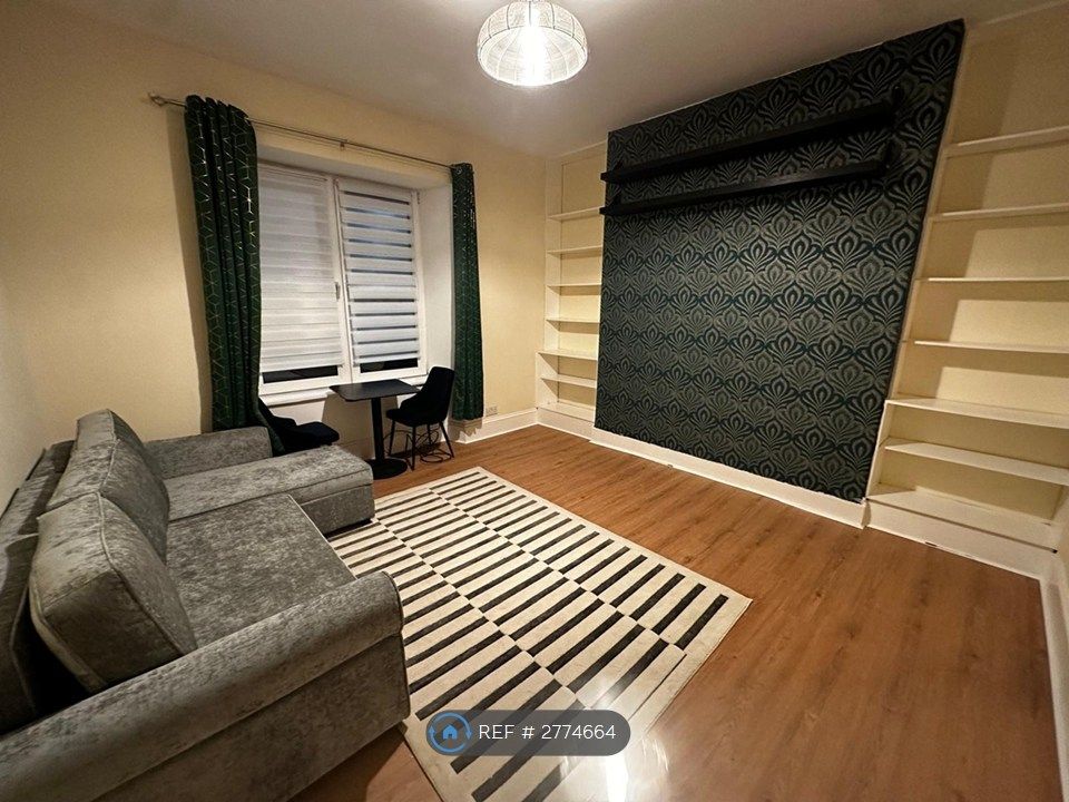 Property photo 2 of 9 Lounge