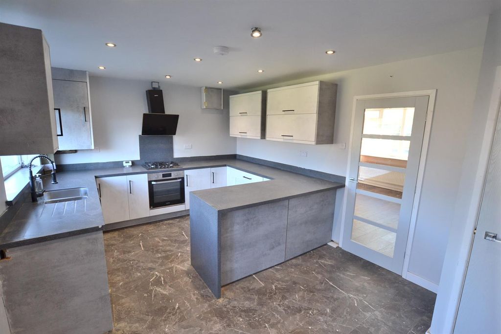 Property photo 2 of 14 Family Dining Kitchen