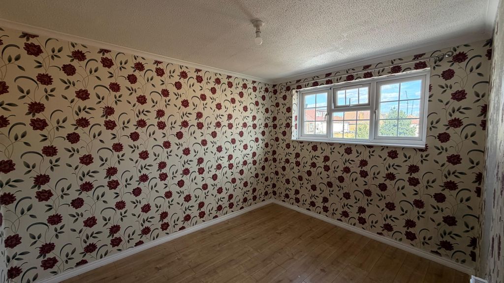 Property photo 1 of 11 3 Bed Terraced House To Rent Napier Road, London E6