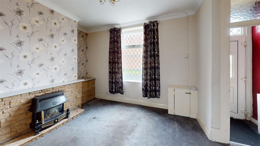 Property photo 2 of 13 Lounge