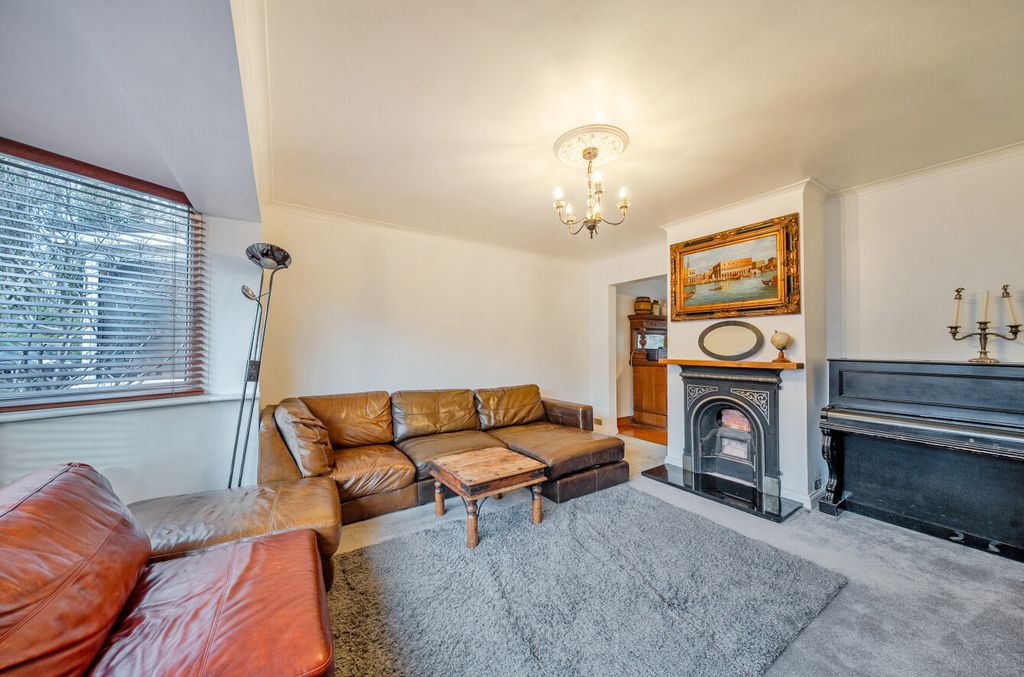 Property photo 3 of 20 1383250-4-6936Ad2...