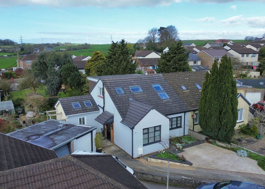 Property photo 1 of 28