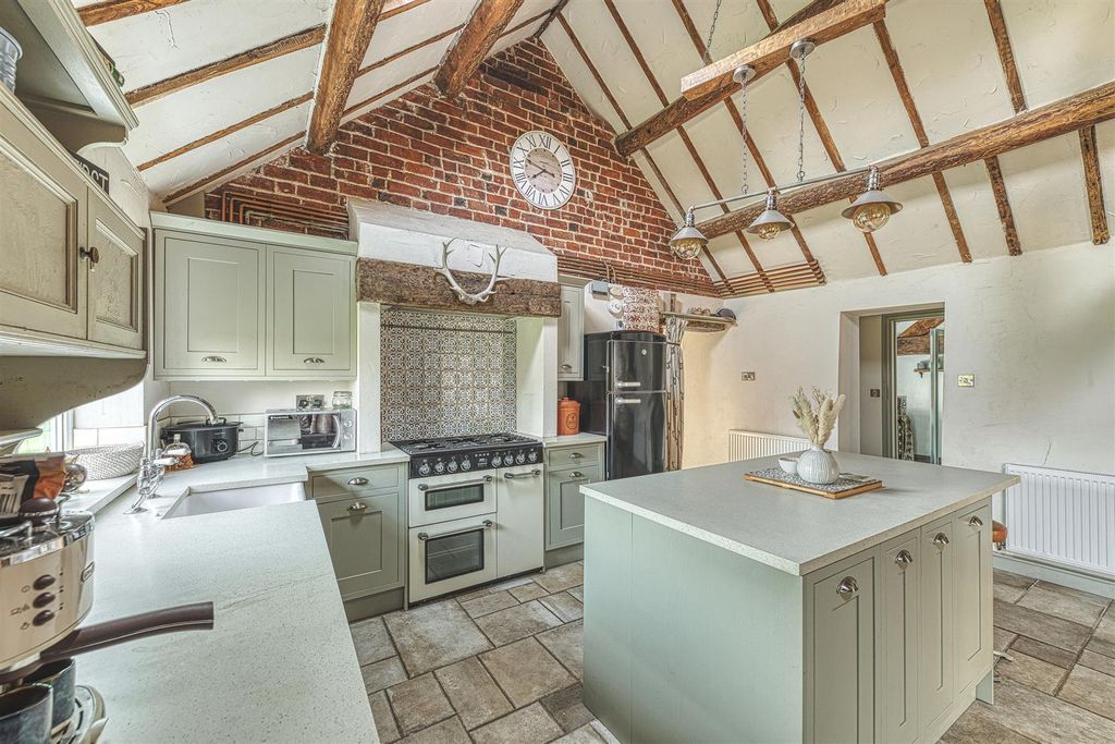 Property photo 3 of 28