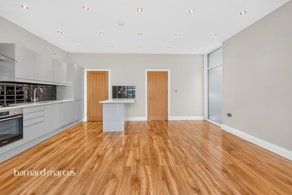 Property photo 1 of 30