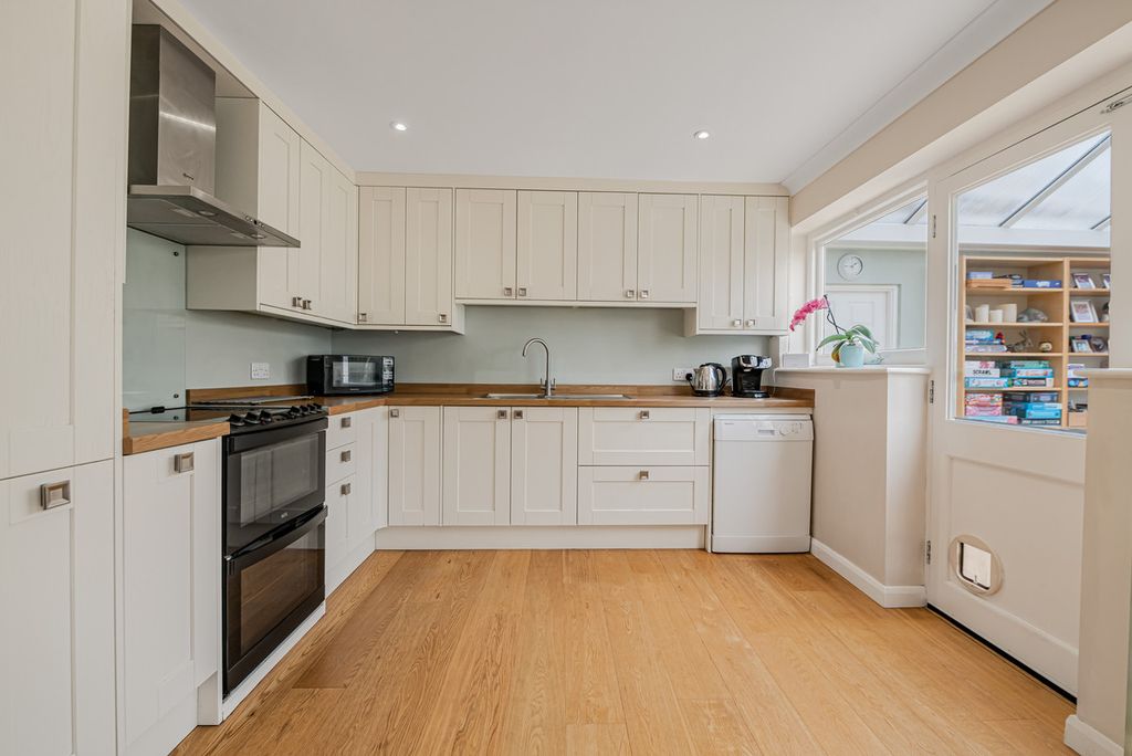 Property photo 3 of 30