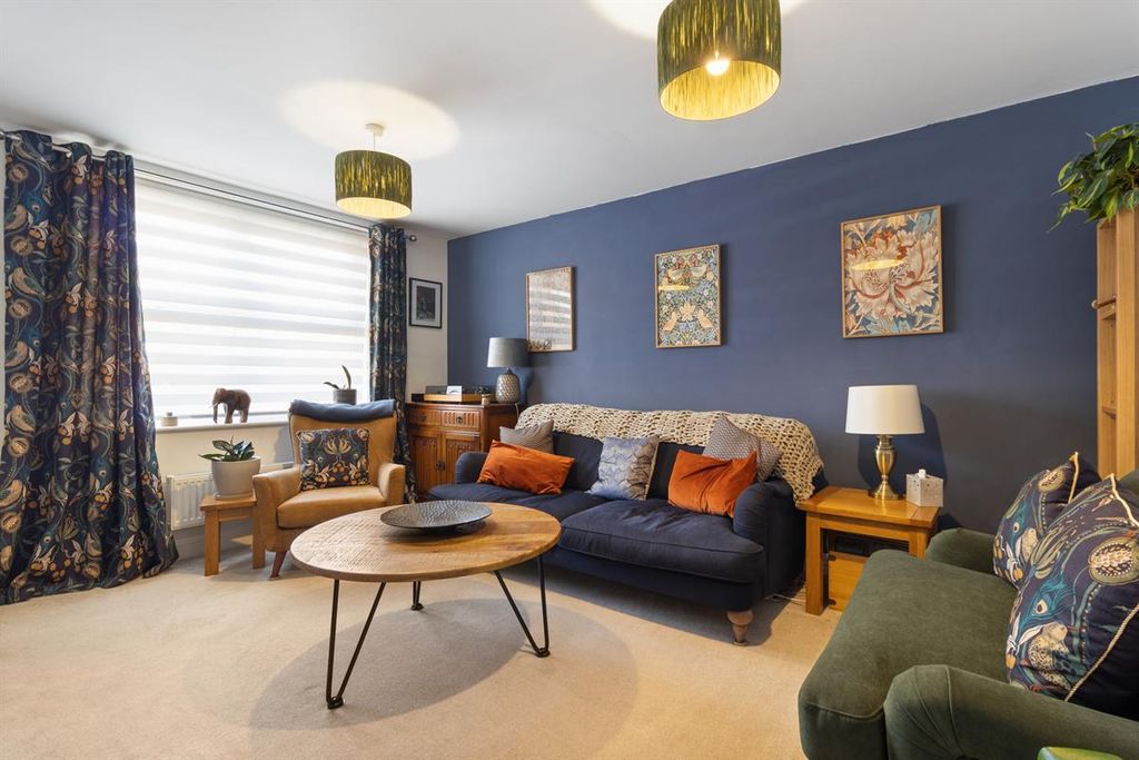 Property photo 3 of 17 Photo 4