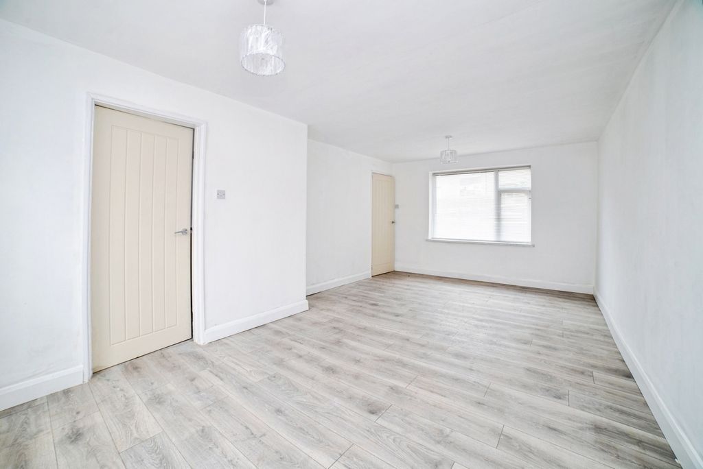 Property photo 2 of 23 Lounge