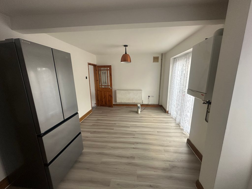 Property photo 3 of 15 Kitchen