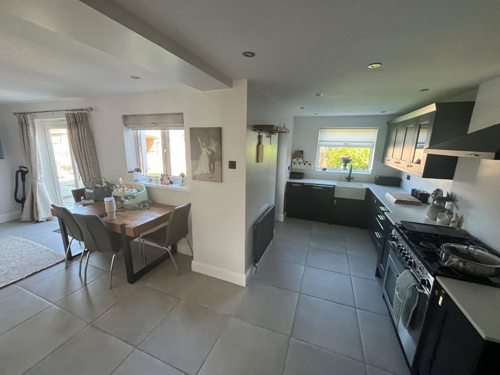 Property photo 3 of 12 Itchen Diner.Jpg