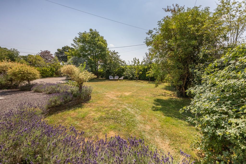 Property photo 3 of 17 Garden