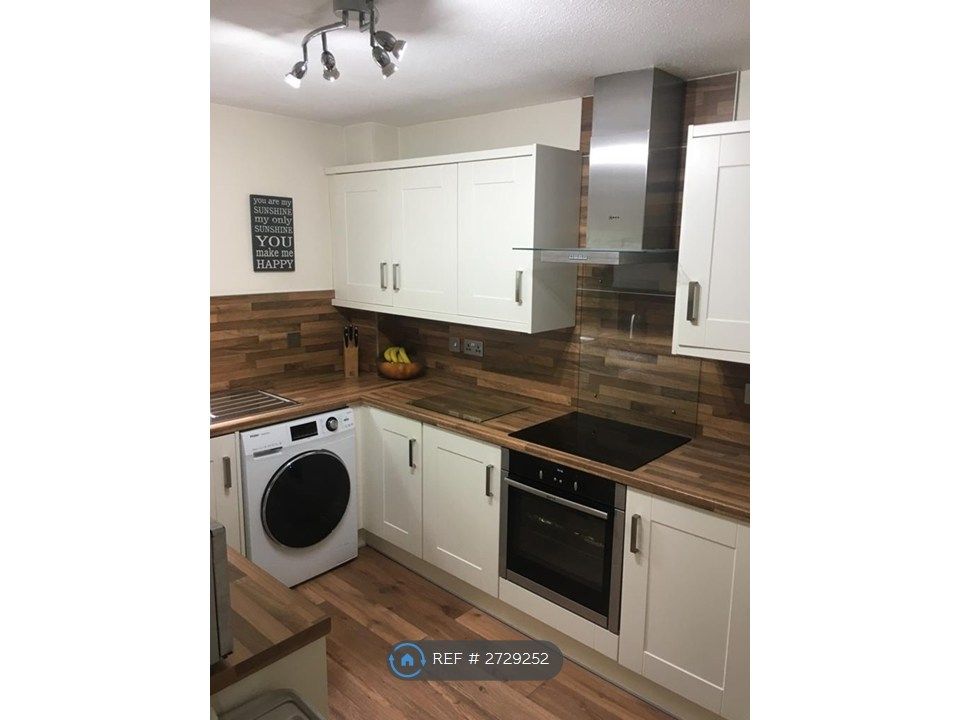 Property photo 2 of 10 Kitchen 2