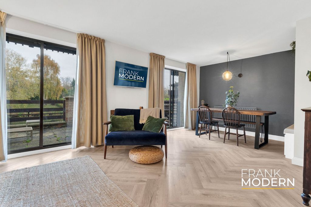 Property photo 3 of 34 Living Room