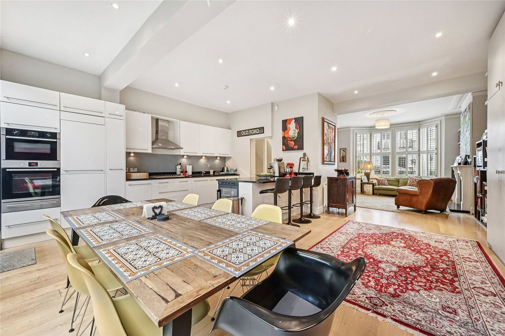 Property photo 2 of 13 Kitchen